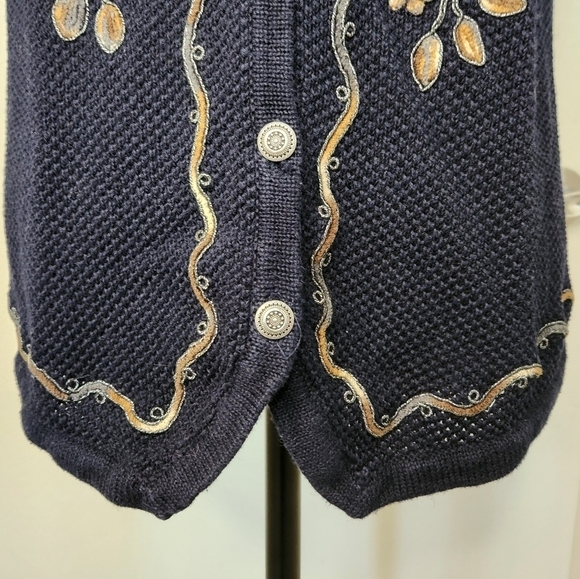 90s Embroidered Sleeveless Knit Cardigan Vest - Picture 6 of 12
